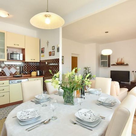 Apartment Bezic Каштела Экстерьер фото