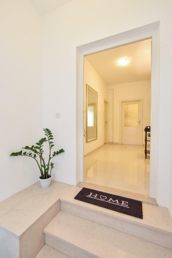 Apartment Bezic Каштела Экстерьер фото